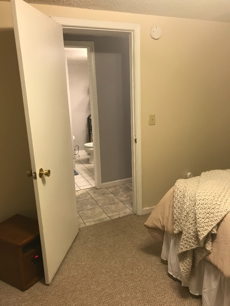 Travel Nurses Delight -  2 Bedroom, 1 Bath - Photo 11