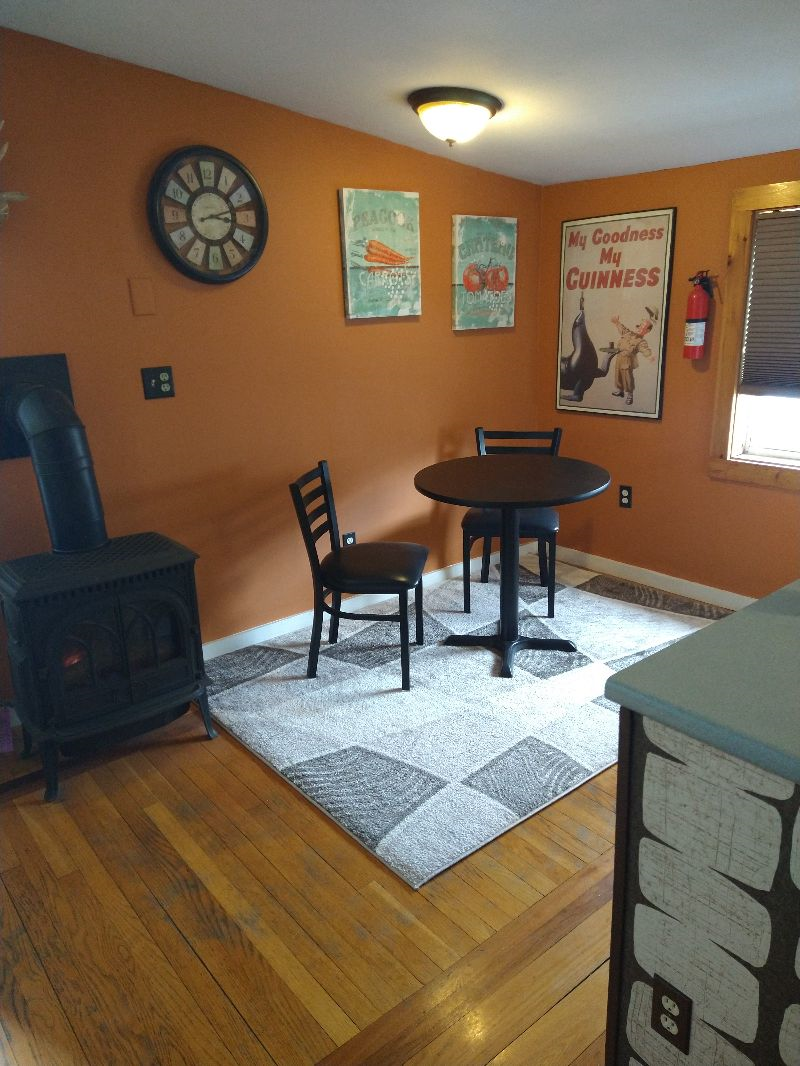 Entire 1 Bdrm Apt inc. Utilities - Parking - WIFI - 10 min to UVM - Photo 4