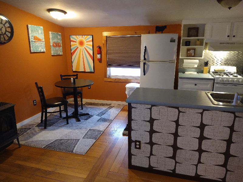 Entire 1 Bdrm Apt inc. Utilities - Parking - WIFI - 10 min to UVM - Photo 1