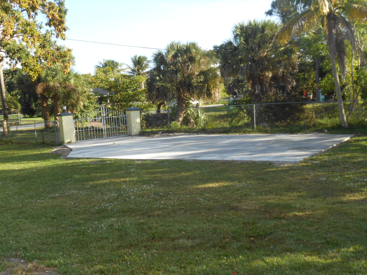 1 BD, 1 BR Near Hospitals - Photo 3