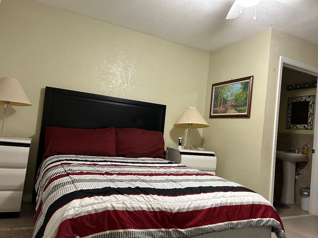 1 BD, 1 BR Near Hospitals - Photo 4