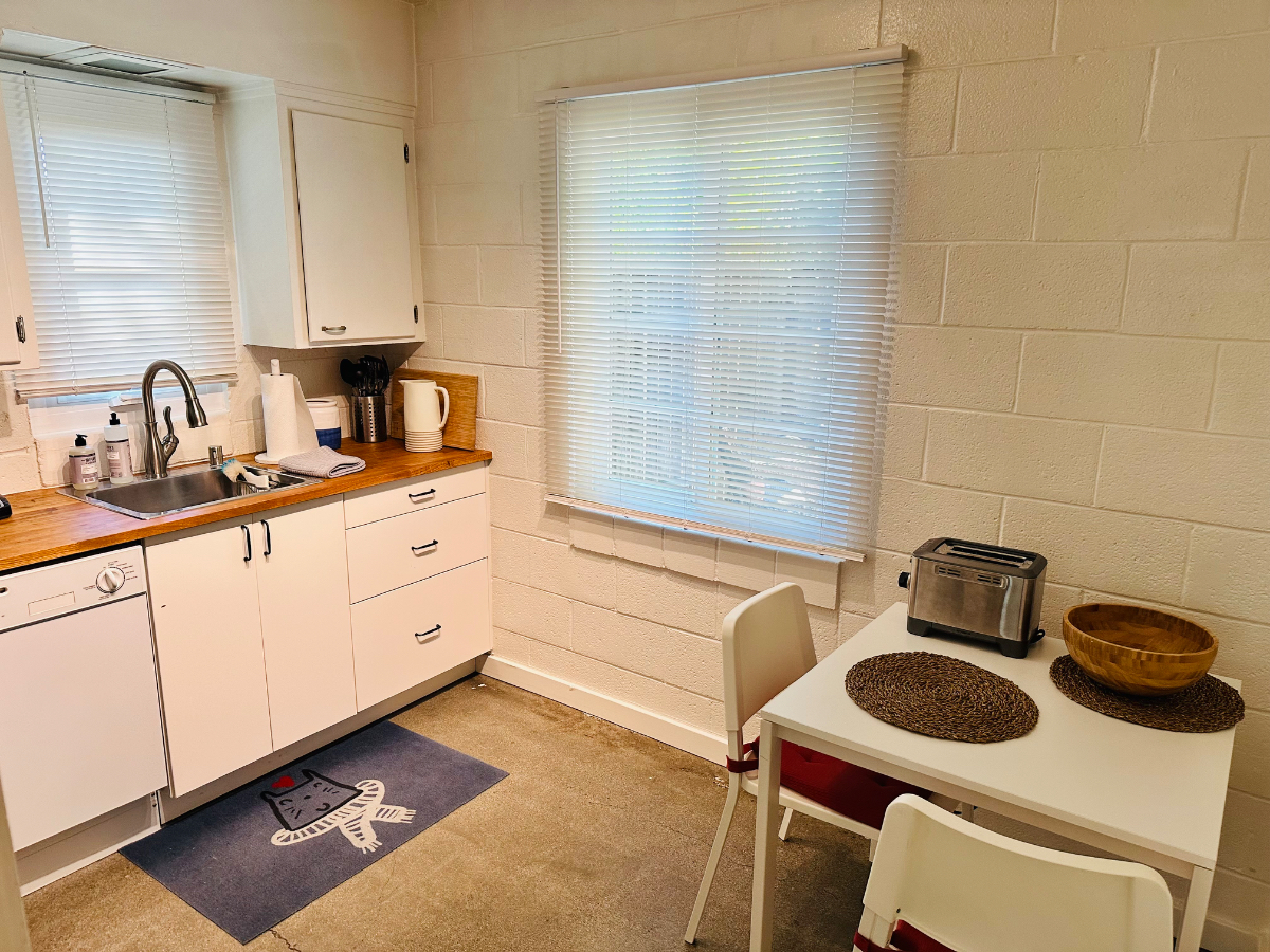 Charming mid-century duplex unit. - Photo 6