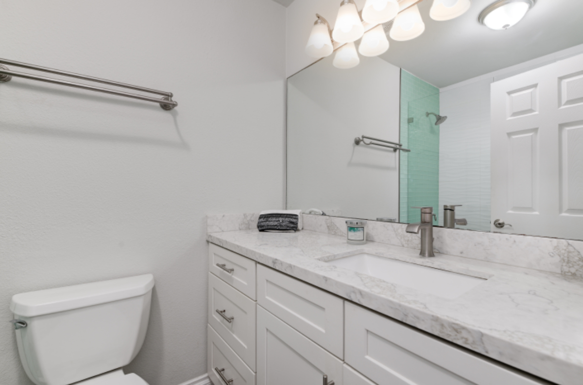1 Bedroom 1 Bath Condo Walking Distance To The Beach - Photo 4