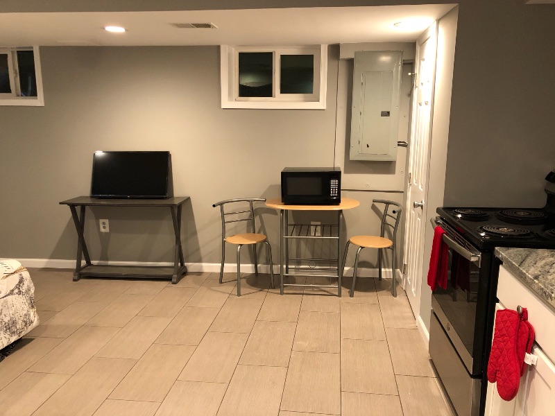 Newly Renovated Studio - Photo 6