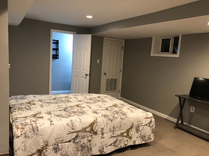 Newly Renovated Studio - Photo 7