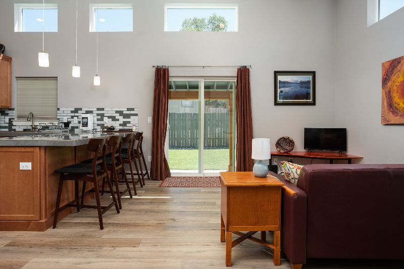 Work, Relax, and Play in Mid Town. City center oasis in the heart of the orchard district. 1 mile from Downtown. - Photo 5