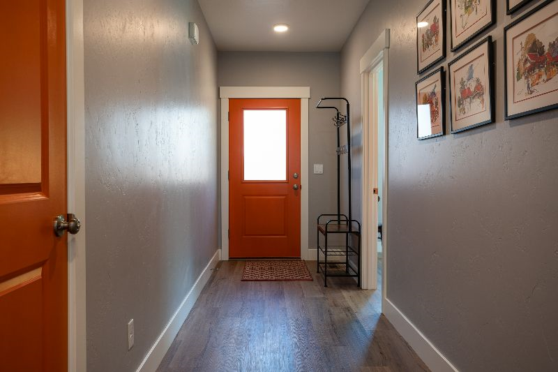 Work, Relax, and Play in Mid Town. City center oasis in the heart of the orchard district. 1 mile from Downtown. - Photo 2