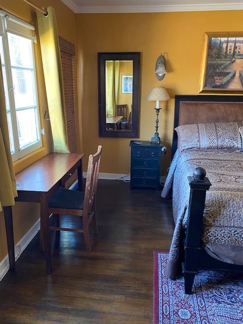 Close to everything. Beautiful room in 1929 Spanish Revival Duplex - Photo 4