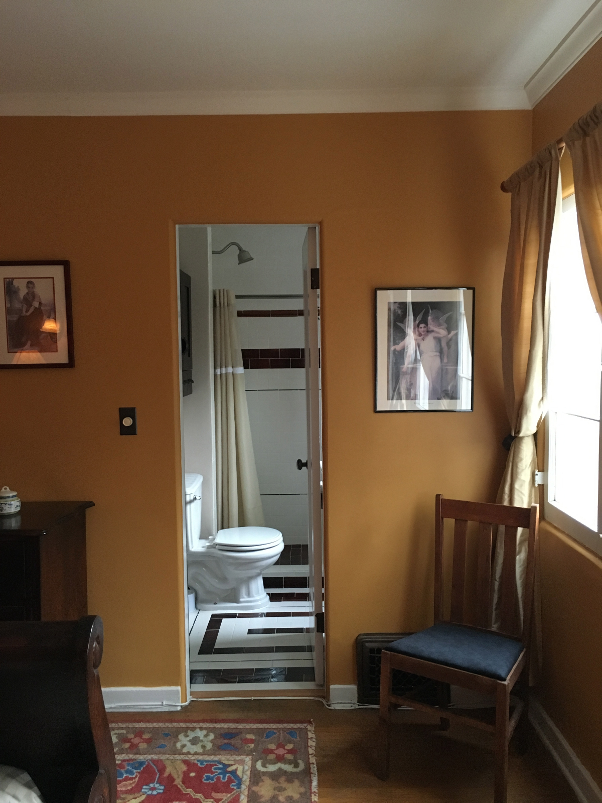 Close to everything. Beautiful room in 1929 Spanish Revival Duplex - Photo 5
