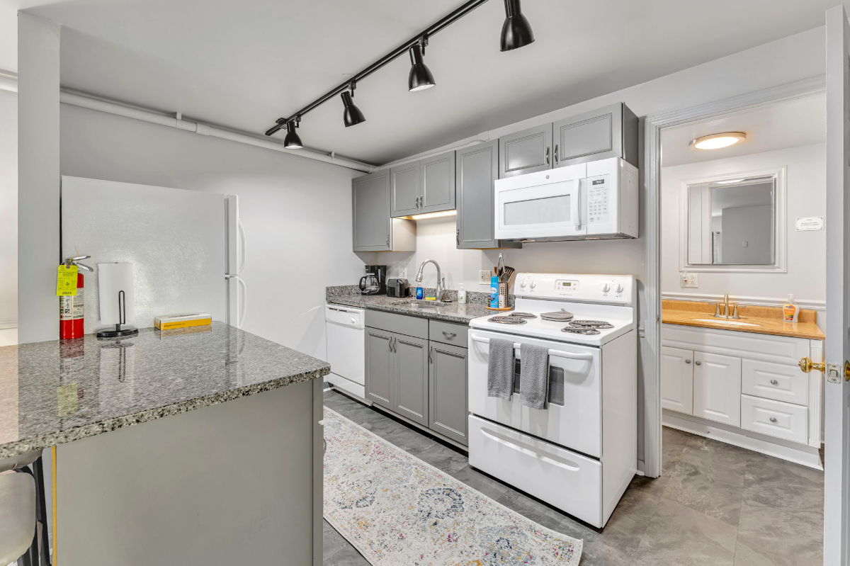 Apartment 7 - 2BR - Photo 6