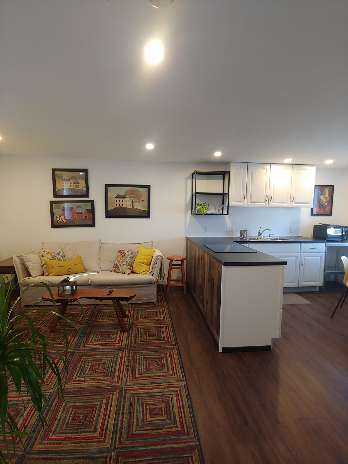 Cozy appartment, easy commute Unit 1 - Photo 1