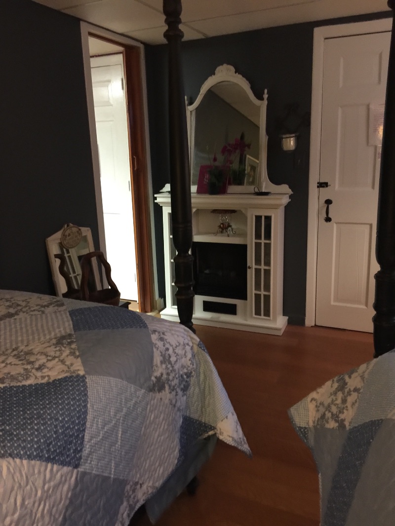 A Tiny Camelot - Photo 12