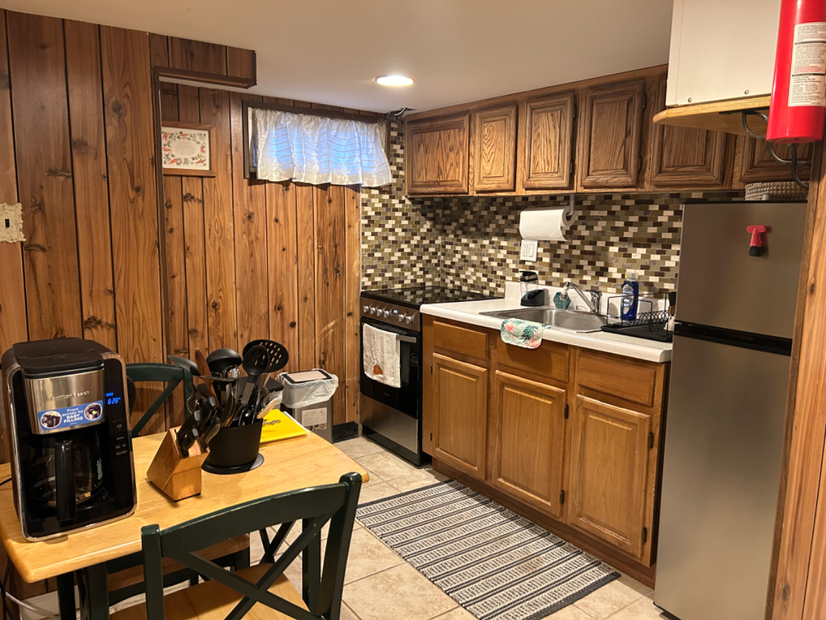 Furnished Unit with own Bath, Private Space and Kitchen - Photo 8