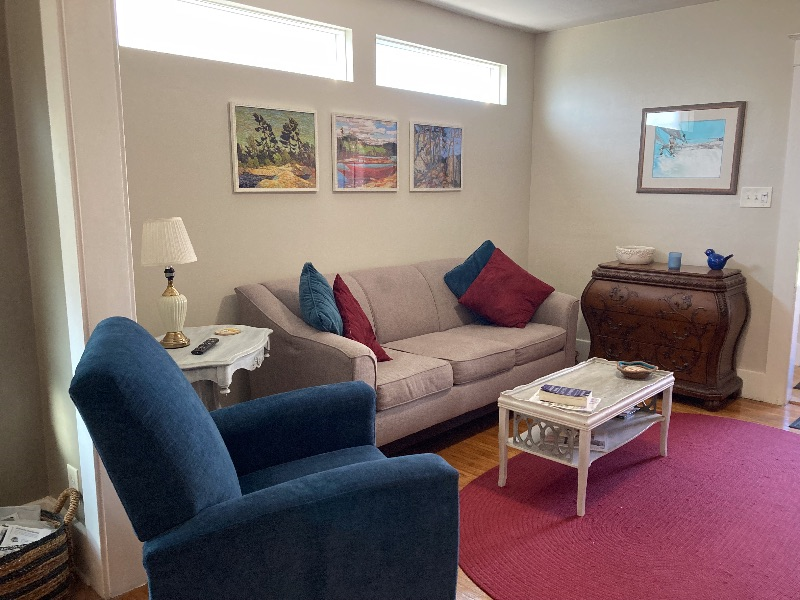 Cutest House on the Block! - Photo 1