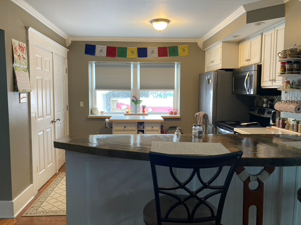 Cutest House on the Block! - Photo 3