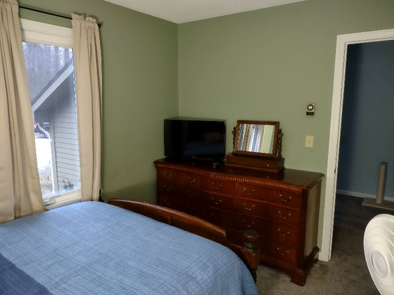 Private fully furnished spare room in my condo for rent - Photo 4