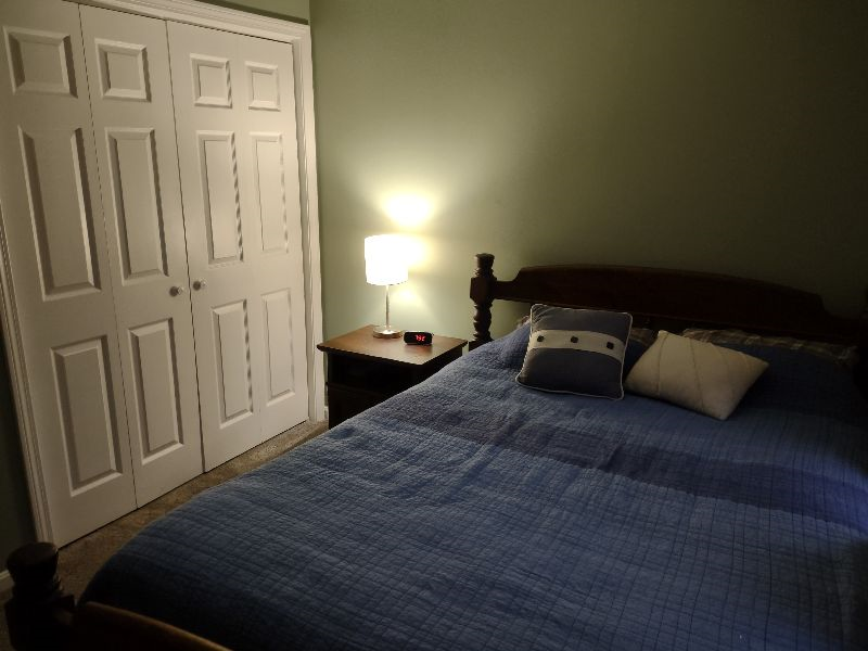 Private fully furnished spare room in my condo for rent - Photo 3