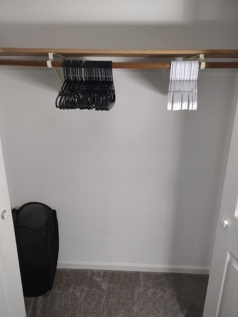 Private fully furnished spare room in my condo for rent - Photo 5