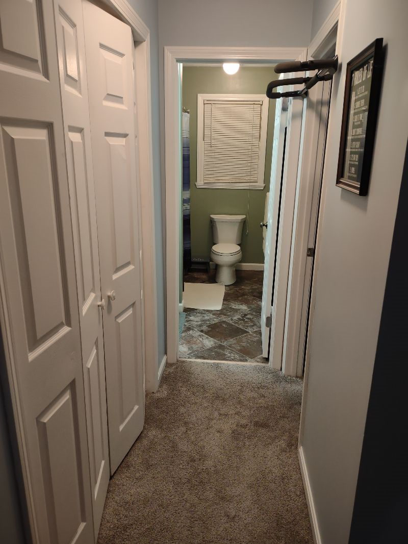 Private fully furnished spare room in my condo for rent - Photo 8
