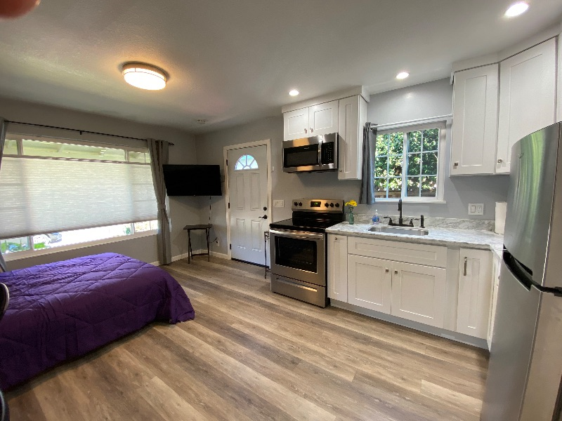 Temporary Studio Apartment in Neighborhood