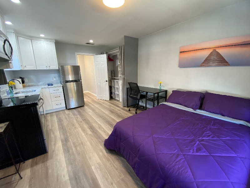 Temporary Studio Apartment in Neighborhood - Photo 2