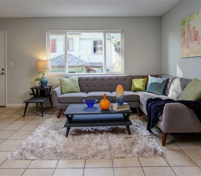 Keck Medical: Spacious Retro Mid-Century Retreat - Photo 3