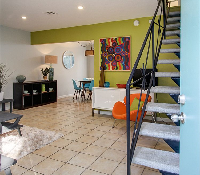Keck Medical: Spacious Retro Mid-Century Retreat - Photo 2