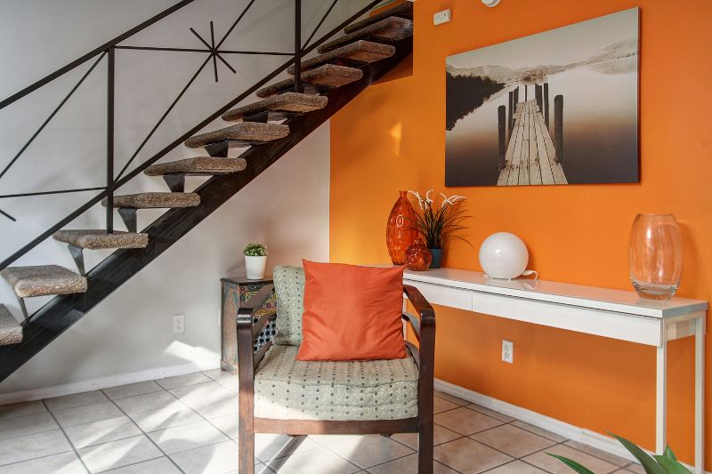 Keck Medical: Spacious Retro Mid-Century Retreat - Photo 2
