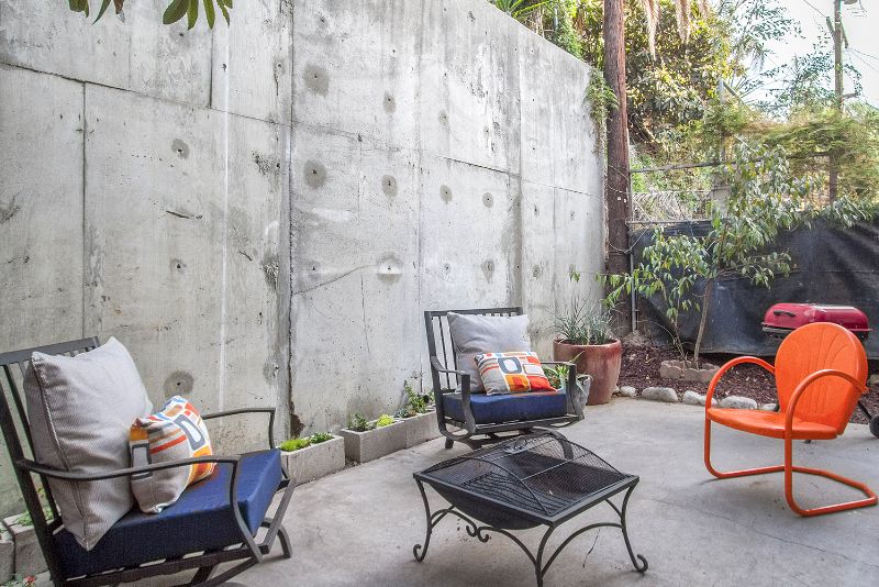 Keck Medical: Spacious Retro Mid-Century Retreat - Photo 5
