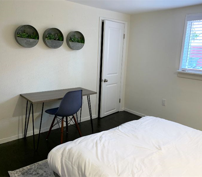 Modern 2-Bedroom In The Heart of Downtown (Private Backyard) - Photo 2