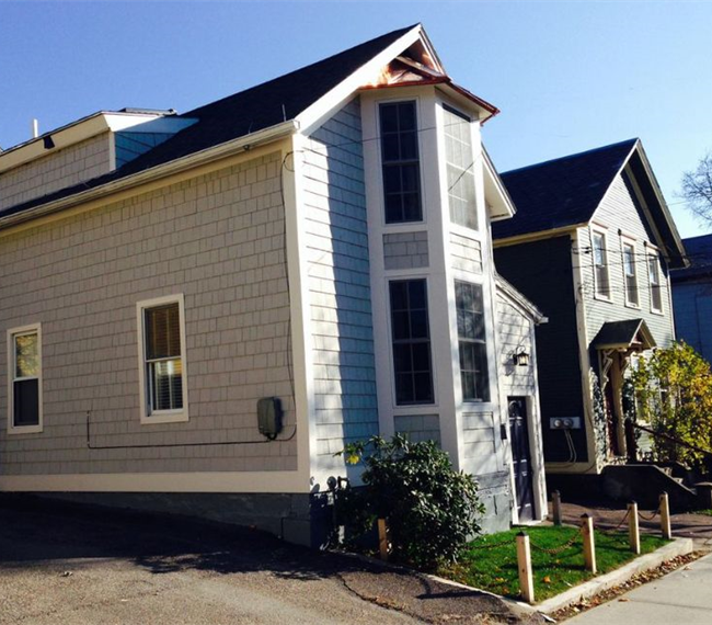 Charming house, walkable near downtown Burlington and UVM - Photo 9
