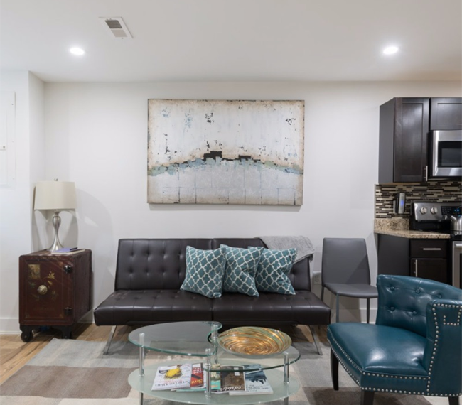 Centrally Located, Large 2 Bedroom Apt - Walking Distance to 4 Main Hospitals in DC - Photo 2