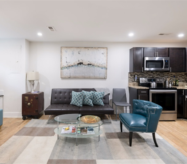 Centrally Located, Large 2 Bedroom Apt - Walking Distance to 4 Main Hospitals in DC - Photo 3