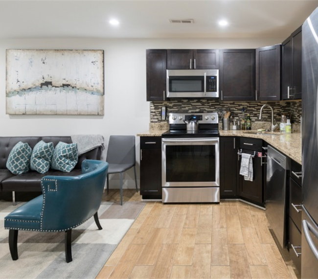 Centrally Located, Large 2 Bedroom Apt - Walking Distance to 4 Main Hospitals in DC - Photo 5