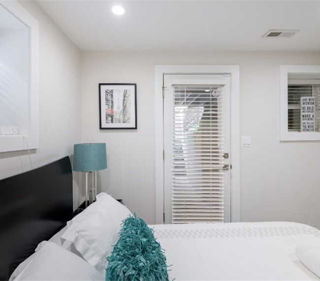 Centrally Located, Large 2 Bedroom Apt - Walking Distance to 4 Main Hospitals in DC - Photo 9