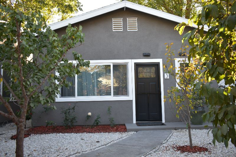 Gated 1BD/1BTH/Queen Sofa Bed/Full bed/Parking