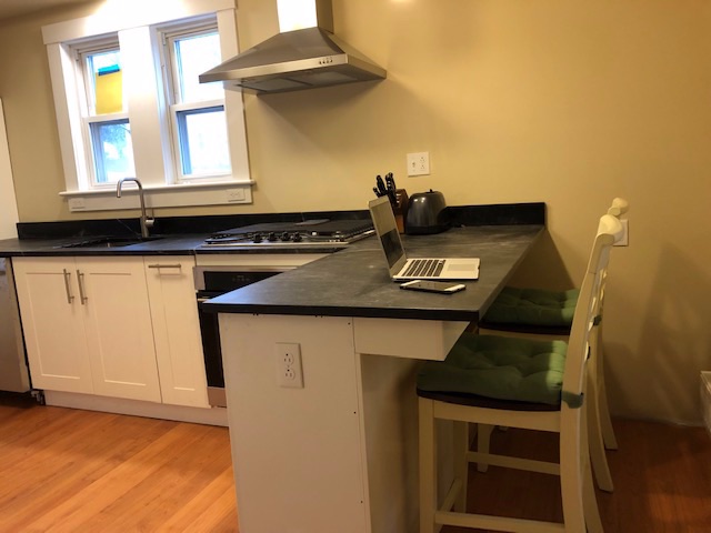 2 bedroom with private porch - Photo 2