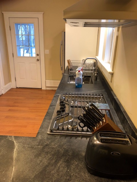 2 bedroom with private porch - Photo 5