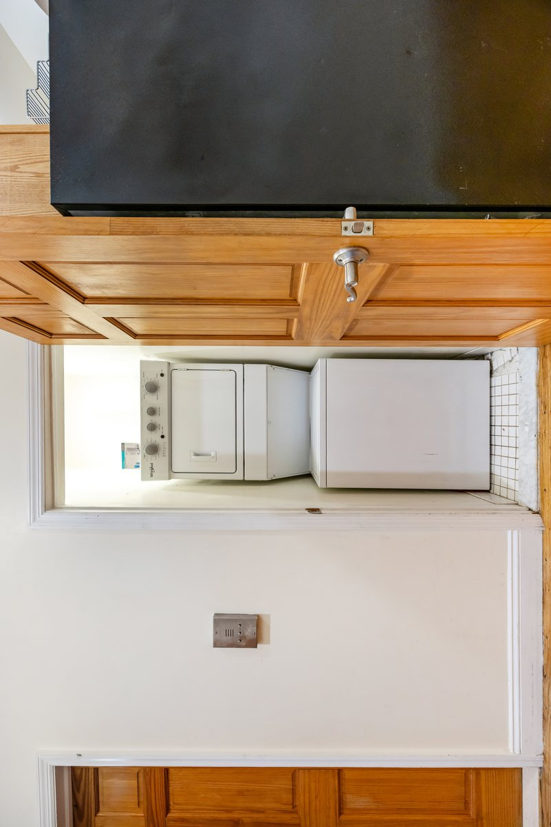 AMAZING ONE BEDROOM IN MANHATTAN  - 1 BLOCK FROM SUBWAY - Photo 11