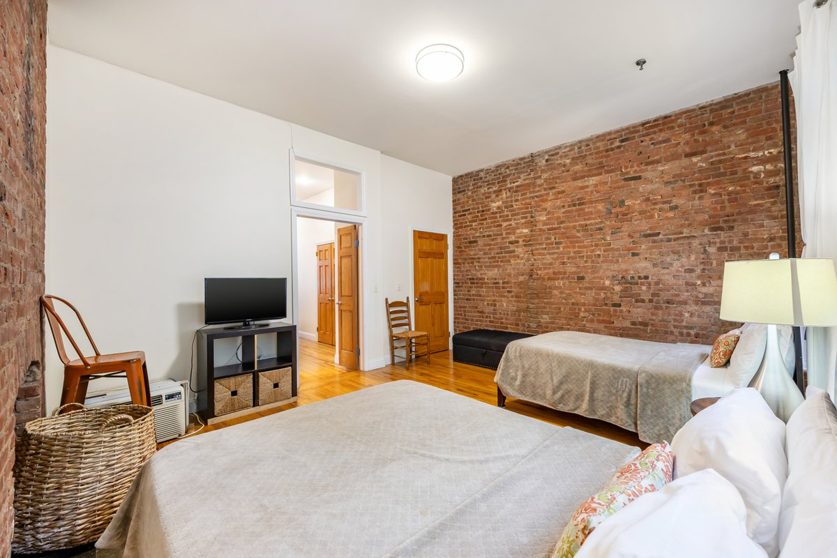 AMAZING ONE BEDROOM IN MANHATTAN - 1 BLOCK FROM SUBWAY - Photo 4