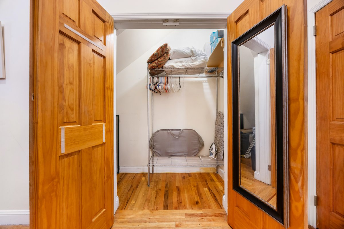 AMAZING ONE BEDROOM IN MANHATTAN  - 1 BLOCK FROM SUBWAY - Photo 12