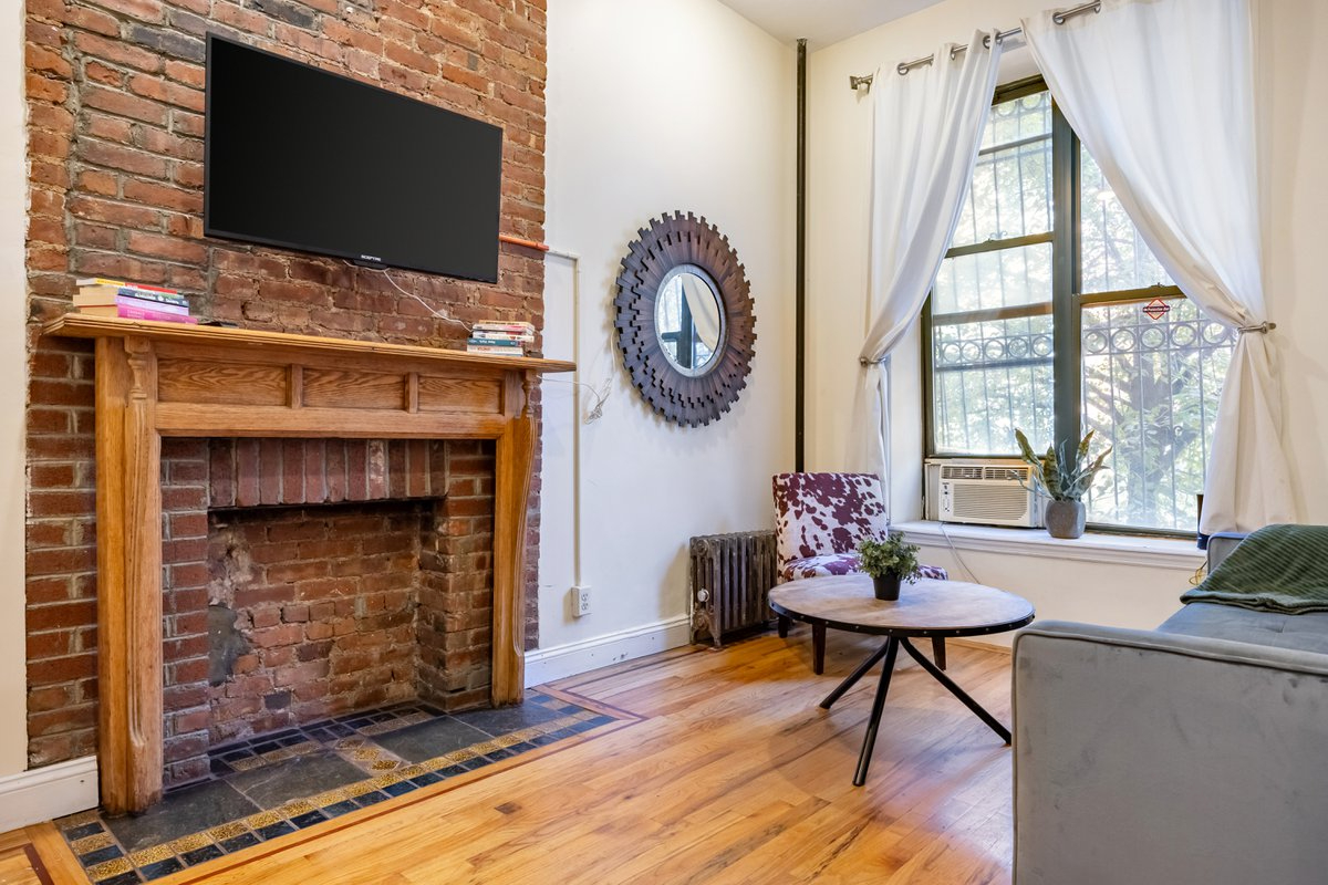 AMAZING ONE BEDROOM IN MANHATTAN - 1 BLOCK FROM SUBWAY - Photo 1