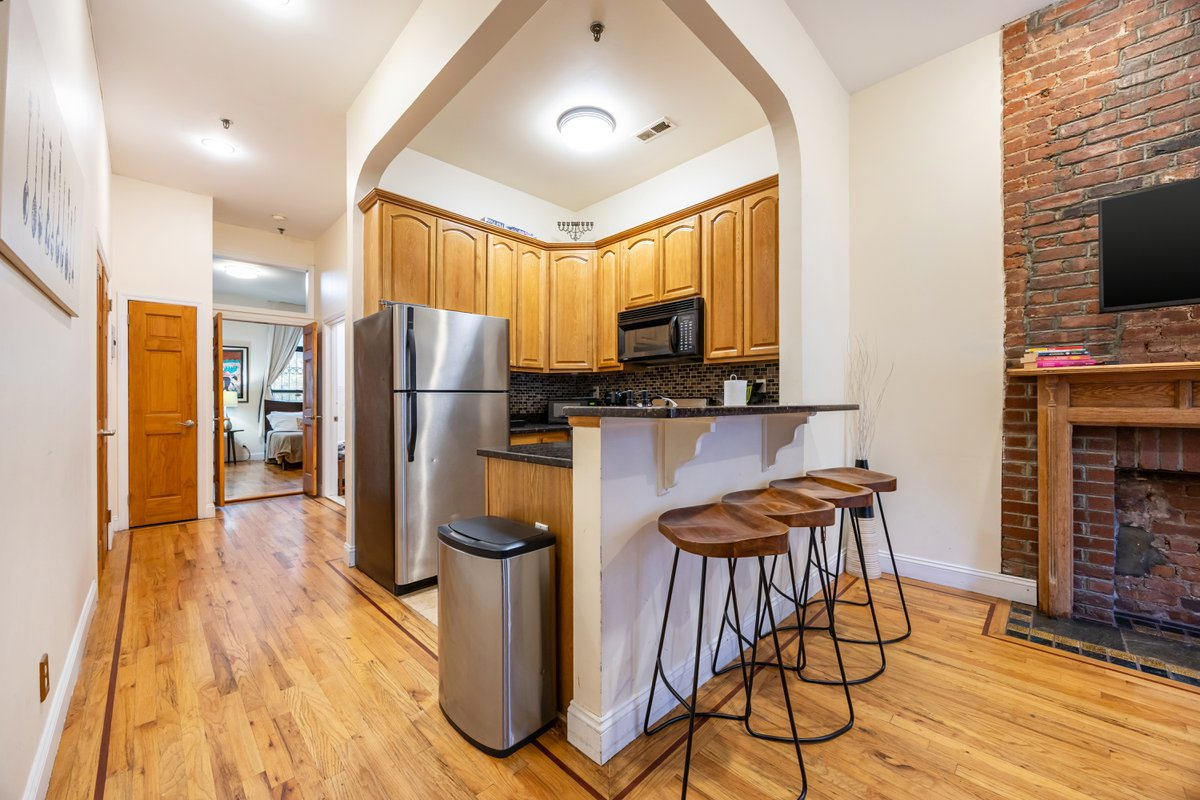AMAZING ONE BEDROOM IN MANHATTAN  - 1 BLOCK FROM SUBWAY - Photo 8
