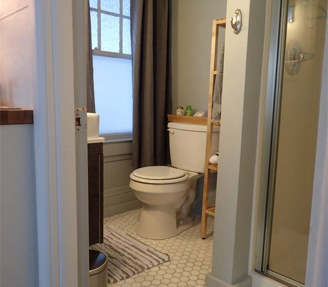 Apt 1- mile from hospital - Photo 4