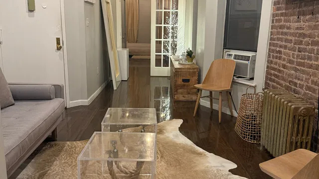 Apartment on Restaurant Row in Morningside Heights Harlem - Photo 1