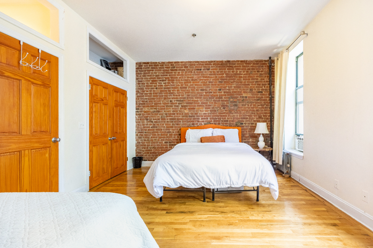 STUNNING AND SPACIOUS APARTMENT IN MANHATTAN - HALF BLOCK TO  EXPRESS TRAIN - Photo 11