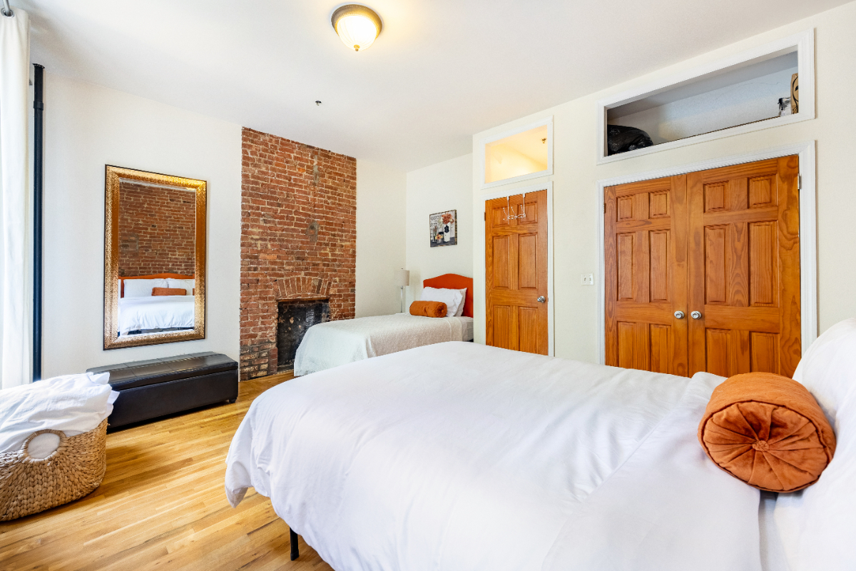 STUNNING AND SPACIOUS APARTMENT IN MANHATTAN - HALF BLOCK TO  EXPRESS TRAIN - Photo 12
