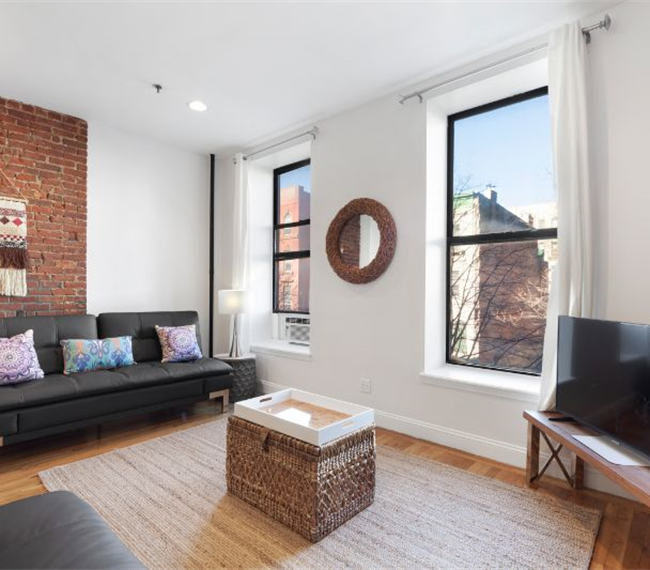STUNNING AND SPACIOUS APARTMENT IN MANHATTAN - HALF BLOCK TO  EXPRESS TRAIN - Photo 6