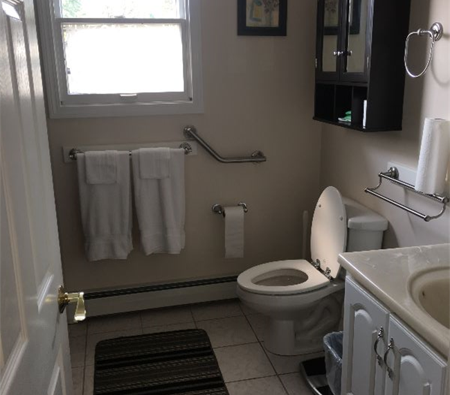 Unit C - Furnished - 2BR Apartment Very Clean within 4 miles of UVM Medical Center Hospital and Down - Photo 9