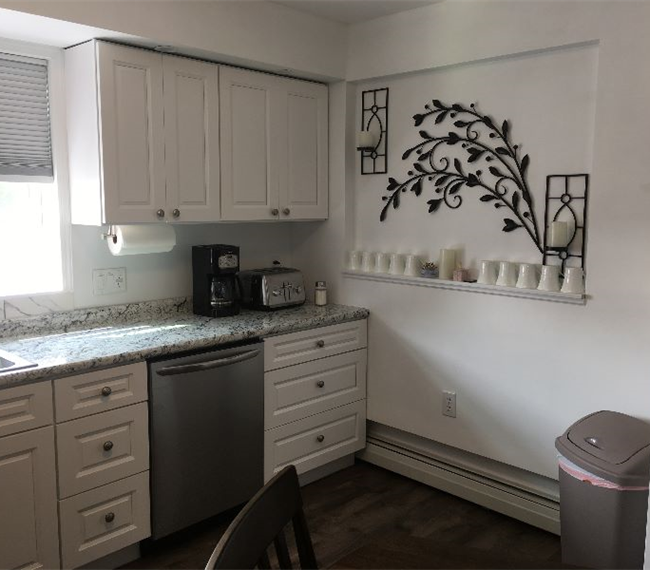 Unit C - Furnished - 2BR Apartment Very Clean within 4 miles of UVM Medical Center Hospital and Down - Photo 10